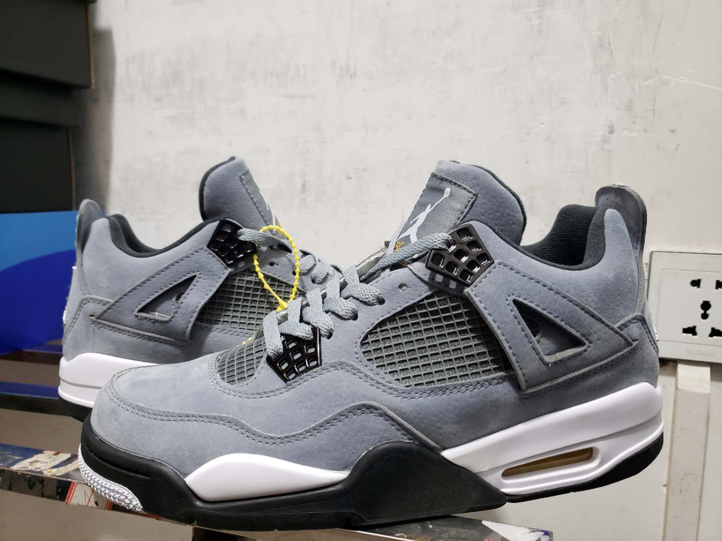 2019 Jordan 4 Wolf Grey Black Yellow